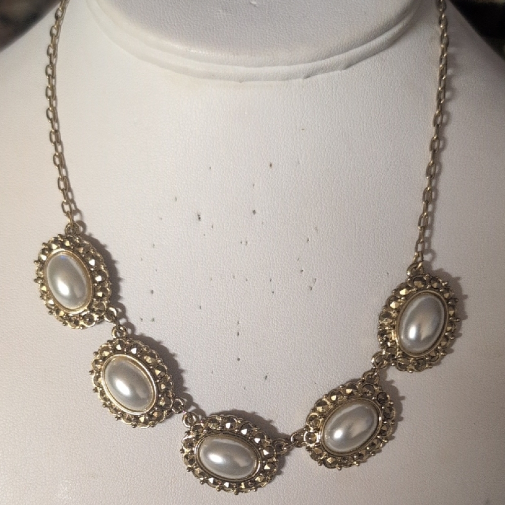 2028 Faux Pearl And Gold Necklace